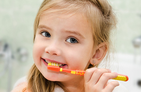 چگونه کودکان زیر 3 سال را به مسواکزدن علاقهمند کنیم؟