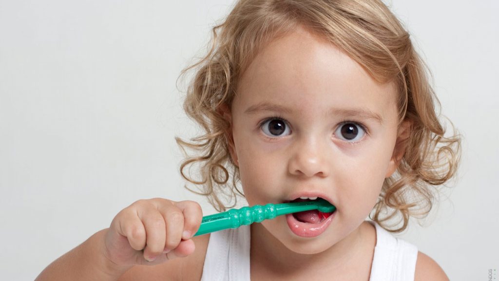 چگونه کودکان زیر 3 سال را به مسواکزدن علاقهمند کنیم؟