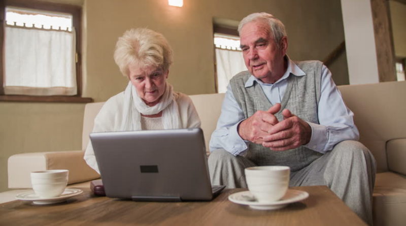 پدربزرگ و مادربزرگهای دیجیتالی، معاشرت پشت وبکمها