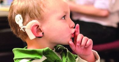 کودک ناشنوا