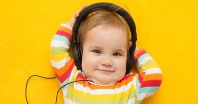 علت خطرناک بودن هدفون برای کودکان
