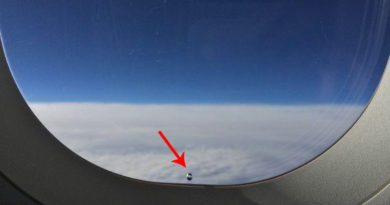 علت داشتن سوراخ های کوچک در پنجره هواپیما