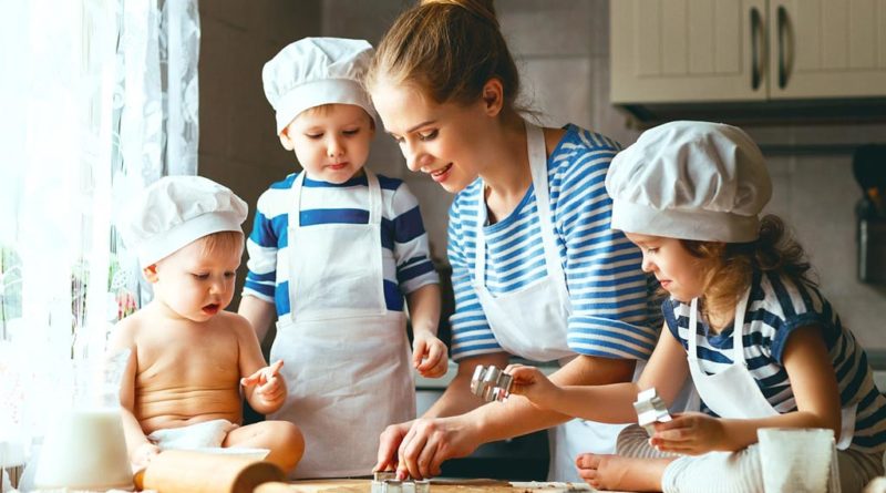 کودکتان را به آشپزی کردن تشویق کنید