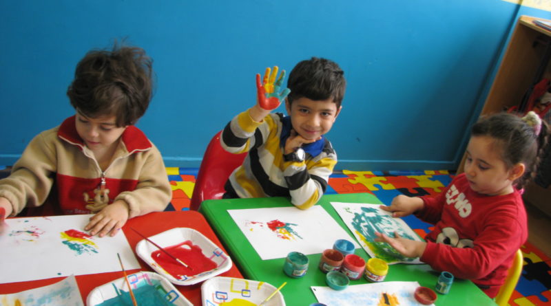 ۱۰ درصد کودکان در مهدهای کودک مادر شاغل دارند