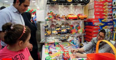 اسباب‌ بازی ایرانی در دستان کودک ایرانی