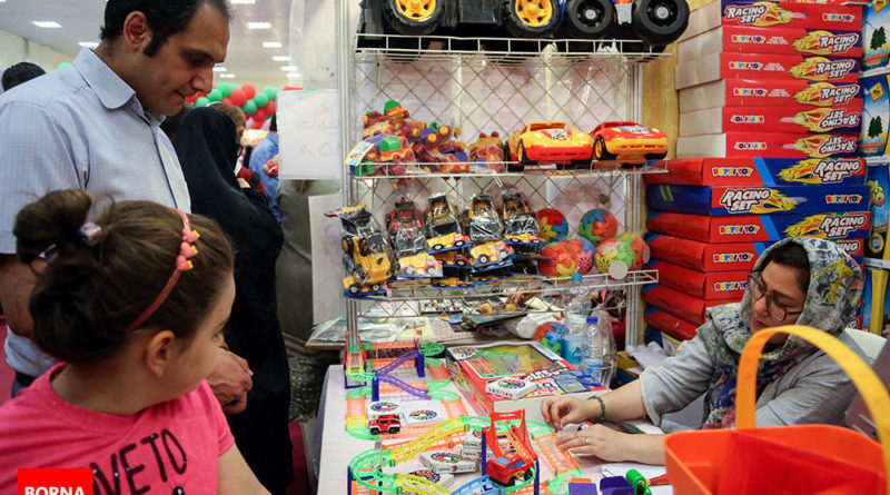 اسباب‌ بازی ایرانی در دستان کودک ایرانی