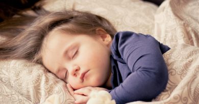 چگونه کودکان را به‌ تنهایی خوابیدن عادت دهیم؟