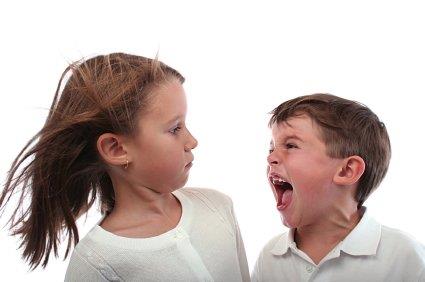 با رفتار پرخاشگرانه کودکان چگونه برخورد کنیم؟