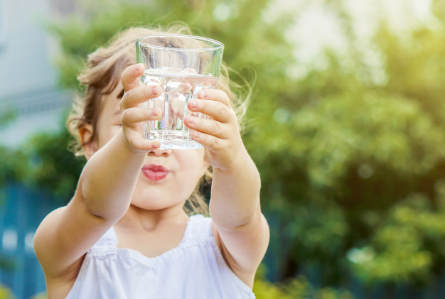 میزان آب مورد نیاز بدن کودکان در هر روز چه مقدار است؟