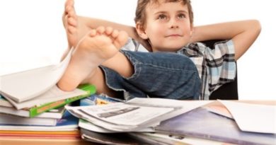 راهکارهای مناسب ترغیب کودک حواس پرت به درس خواندن