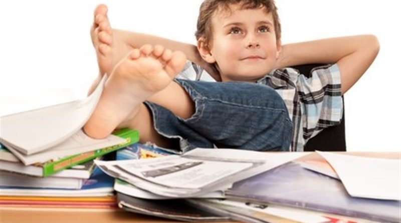 راهکارهای مناسب ترغیب کودک حواس پرت به درس خواندن