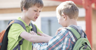 چرا نباید وارد دعوا کودکان با یکدیگر شد؟