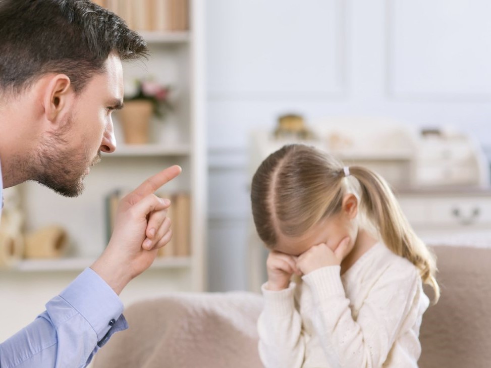 موقعیتهایی که والدین باعث صدمه زدن به بچهها میشوند