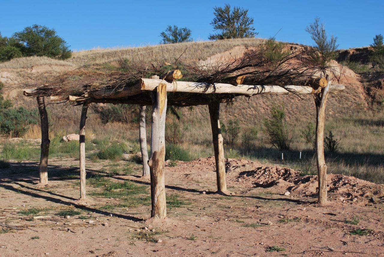 چطور در طبیعت پناهگاه و سایهبان بسازیم؟