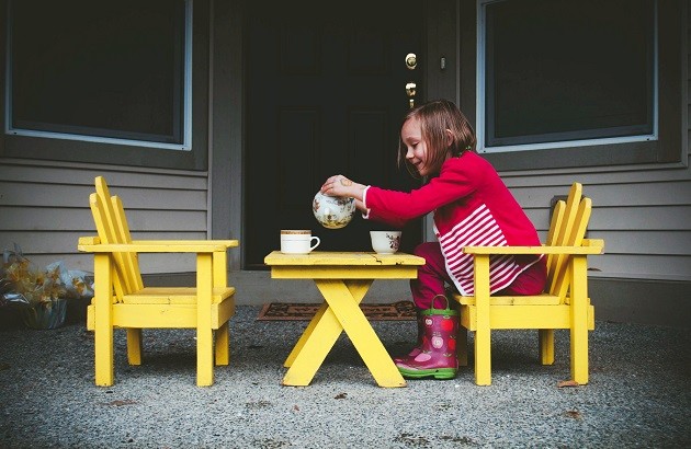 با دوست خیالی کودکمان چه کنیم؟