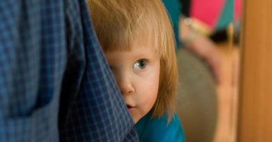 رفع خجالتی بودن کودک با هشت رفتار صحیح