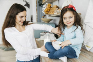 قلقلک دادن کودک