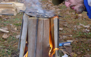 چیدن هیزم در طبیعت