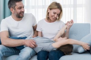 قلقلک دادن کودک