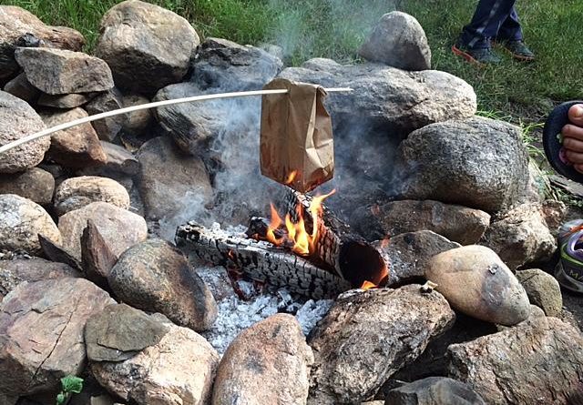 جوش آوردن آب در ظرف کاغذی