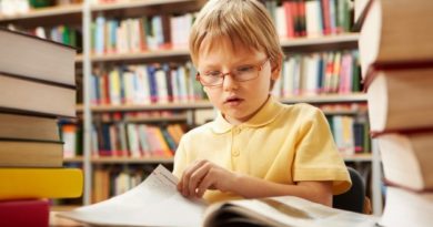 چگونه کودکان را به کتاب خواندن علاقه‌مند کنیم