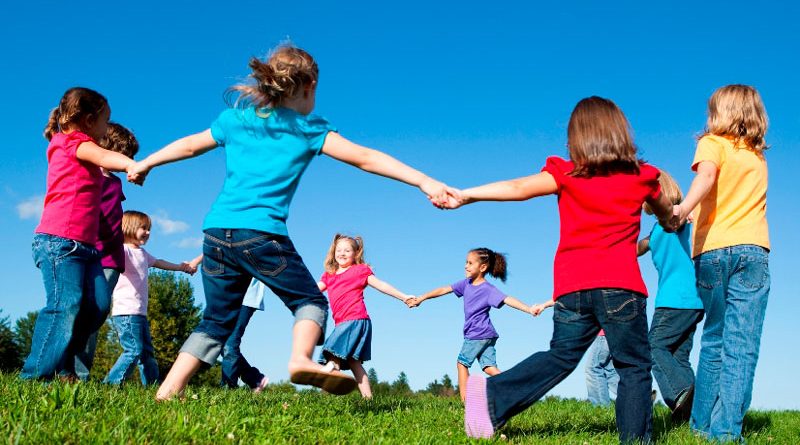 بازی در فضای باز برای کودکان