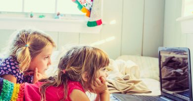 عوارض وابستگی کودکان به موبایل و تبلت و راههای کاهش آن