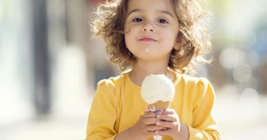 کودک قبل این سن نباید بستنی بخورد