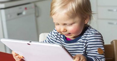 با کودکان و نوجوانان تلفن همراه به دست چکار کنیم؟بازیهای موبایلی