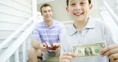چگونه به کودکان پول توجیبی بدهیم؟