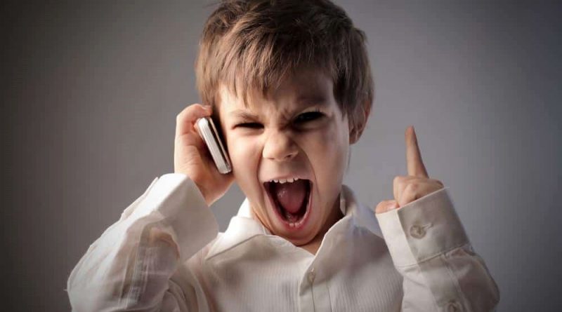 والدین چگونه هیجانات منفی کودک خود را مدیریت کنند؟