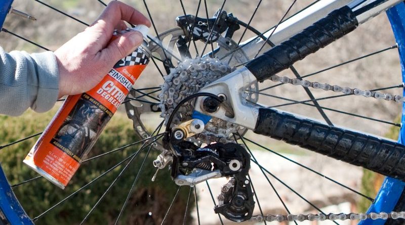 تمیز کاری زنجیر دوچرخه