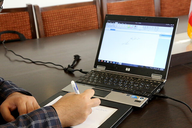 توزیع ۵۰هزار تبلت بین دانش‌آموزان و دانشجویان نیازمند تا پایان مهر+ سیمکارت و اینترنت رایگان