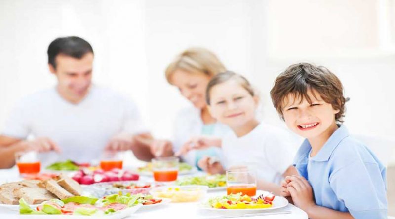 فواید غذا خوردن با خانواده