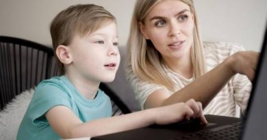 والدین برای آموزش مجازی بهتر فرزندشان بخوانند