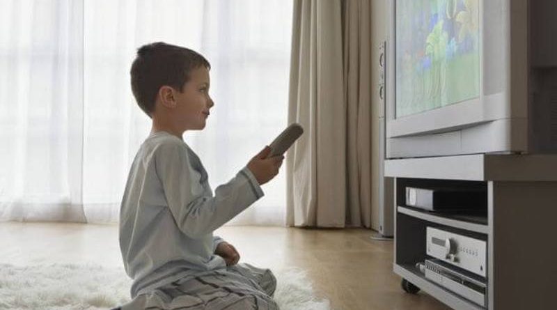 تنها گذاشتن کودک در خانه