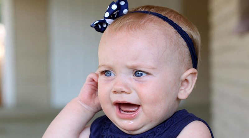 سوراخ کردن گوش کودک