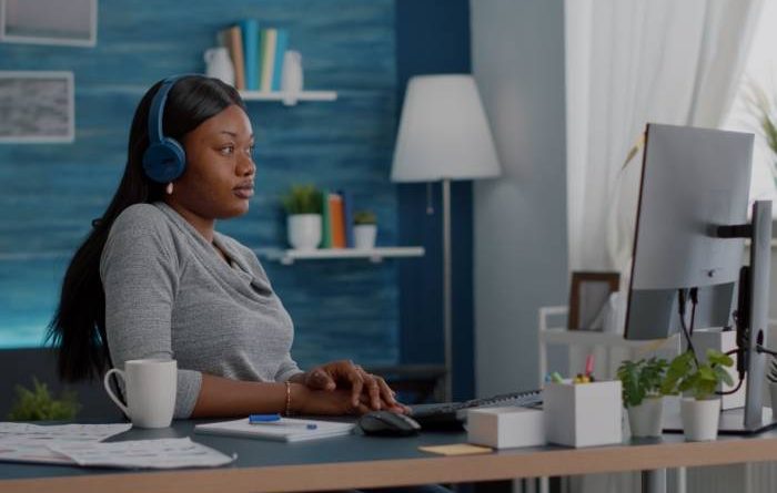 گوش دادن به موسیقی