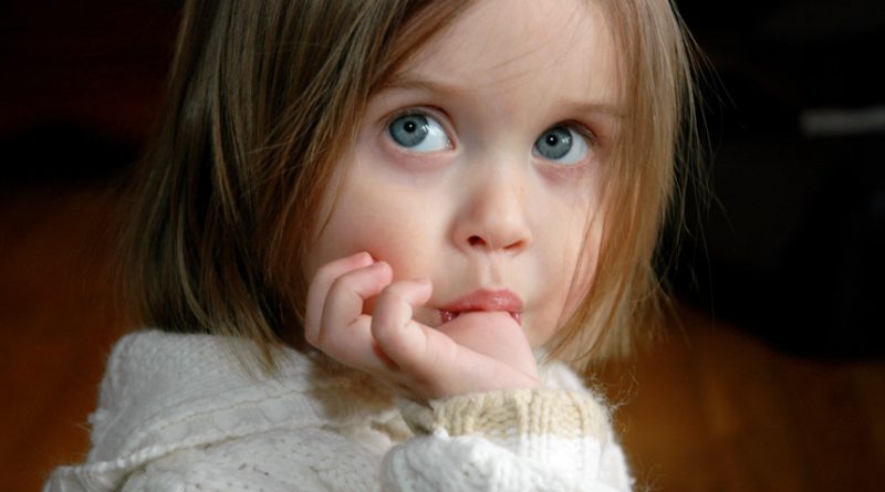 مکیدن انگشت کودک