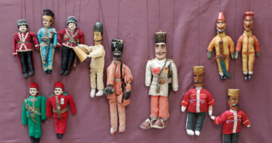 عروسک‌های خیمه شب‌بازی